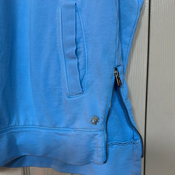 Lilly Pulitzer Luxletic Light Blue Top - Picture 3 of 3